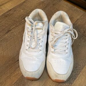 Reebok white tennis shoe